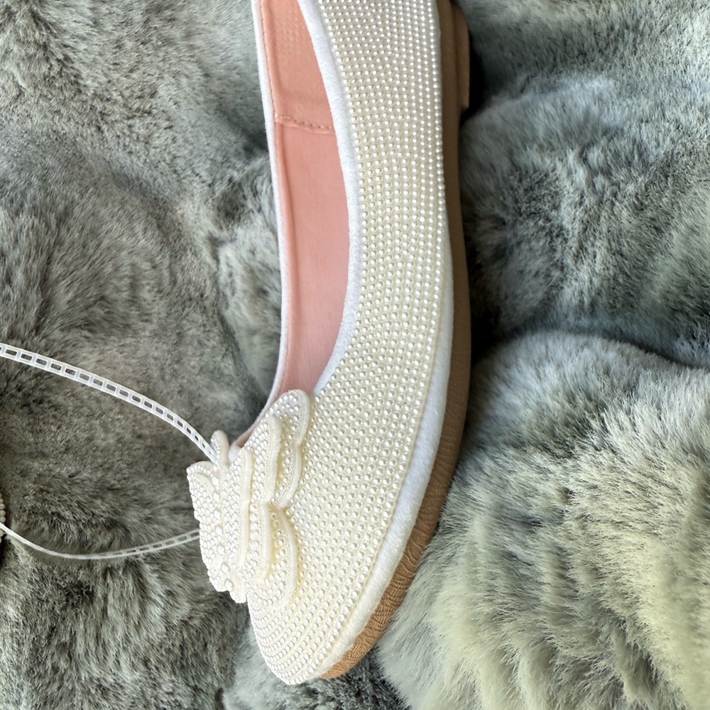 Elegant White Pearl-Embellished Women's Flats